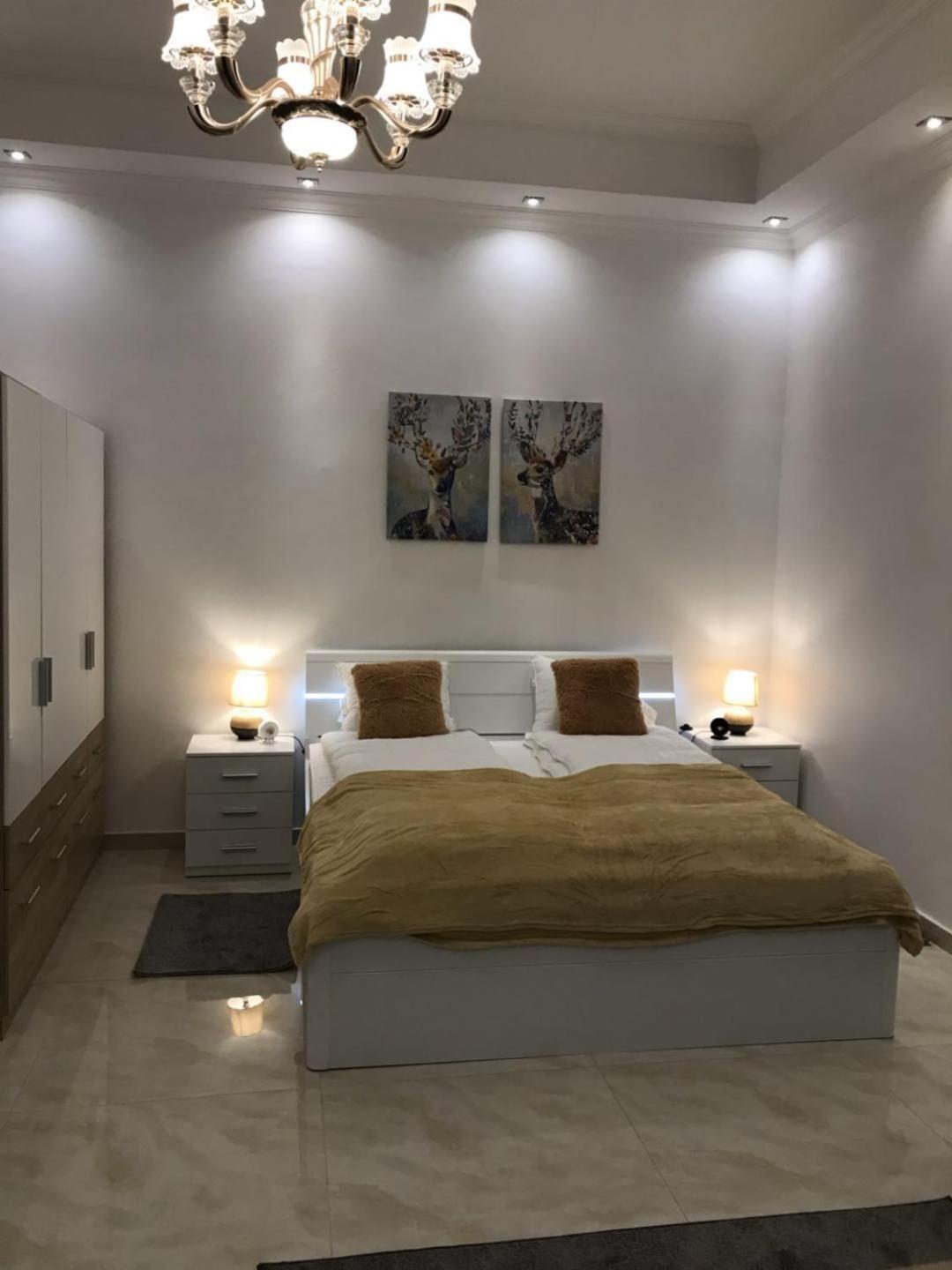 Town Hall Apartment — Photos 1